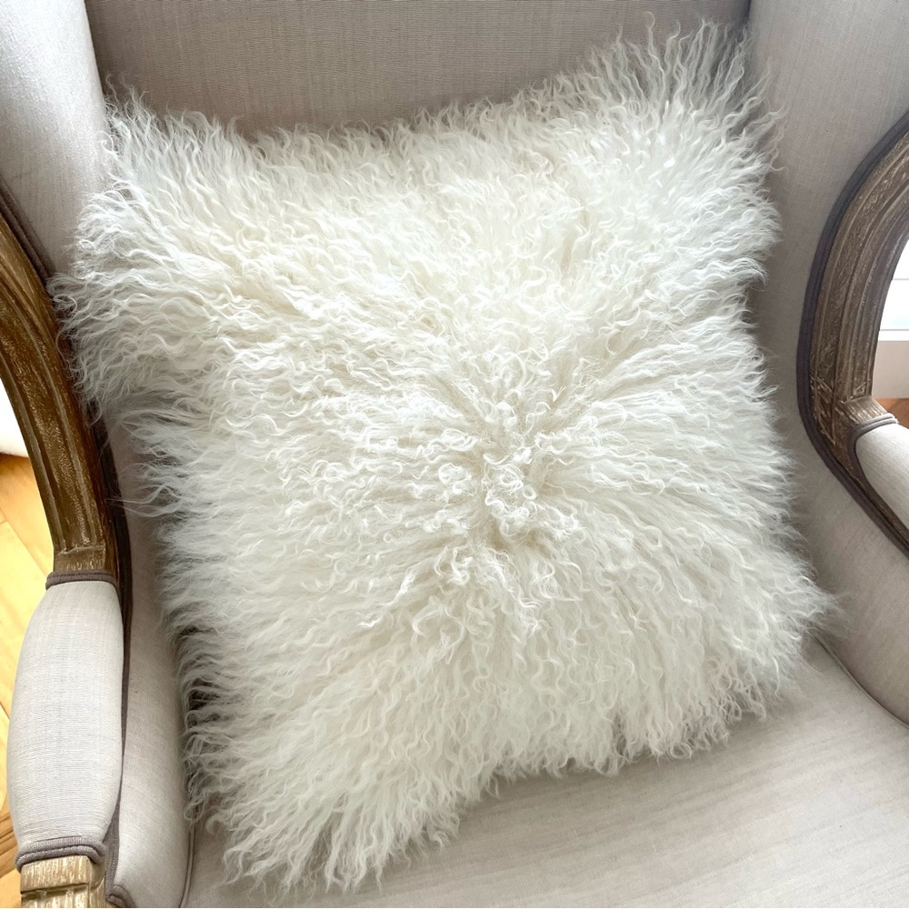 🤍 Luxury Mon Château Mongolian Tibetan Fur Lamb Decor Pillow W/ Insert 18X18”
